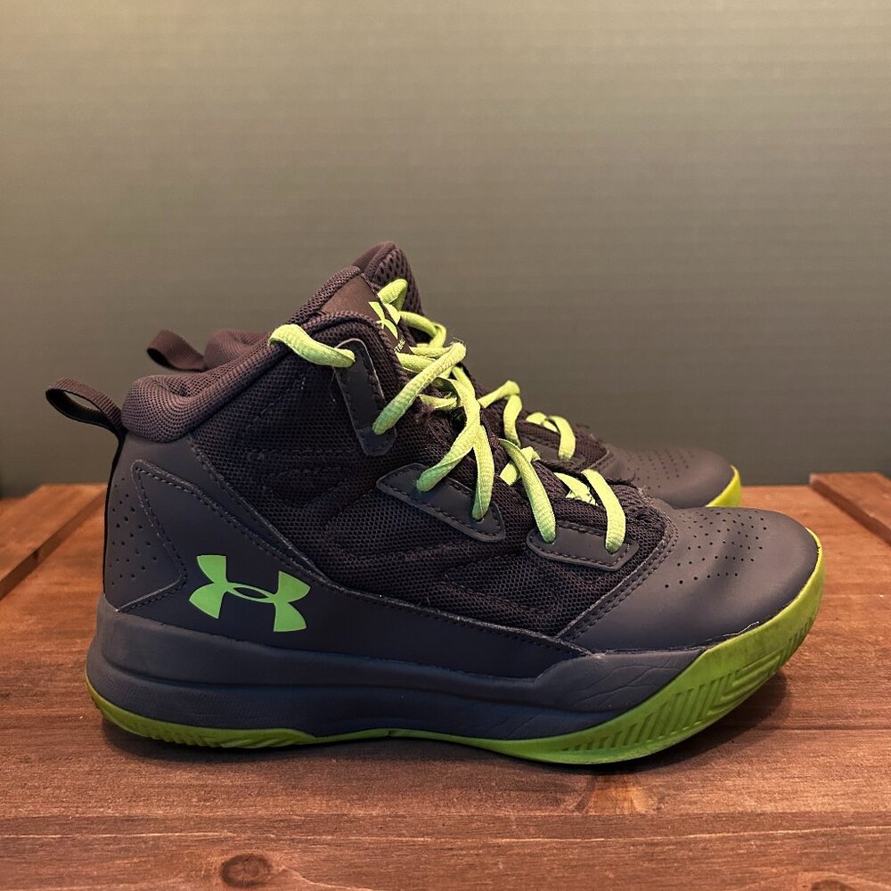 Under Armour Jet Mid Basketball Sneakers Gray Green Boys Youth 1274067-008 4.5Y